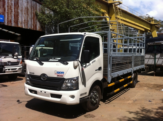 CHuyên bán xe tải hino 5 tấn, phun dầu điện tử.